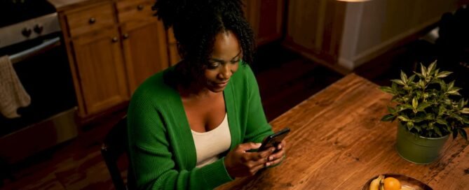 Young woman sending digital tip on smartphone