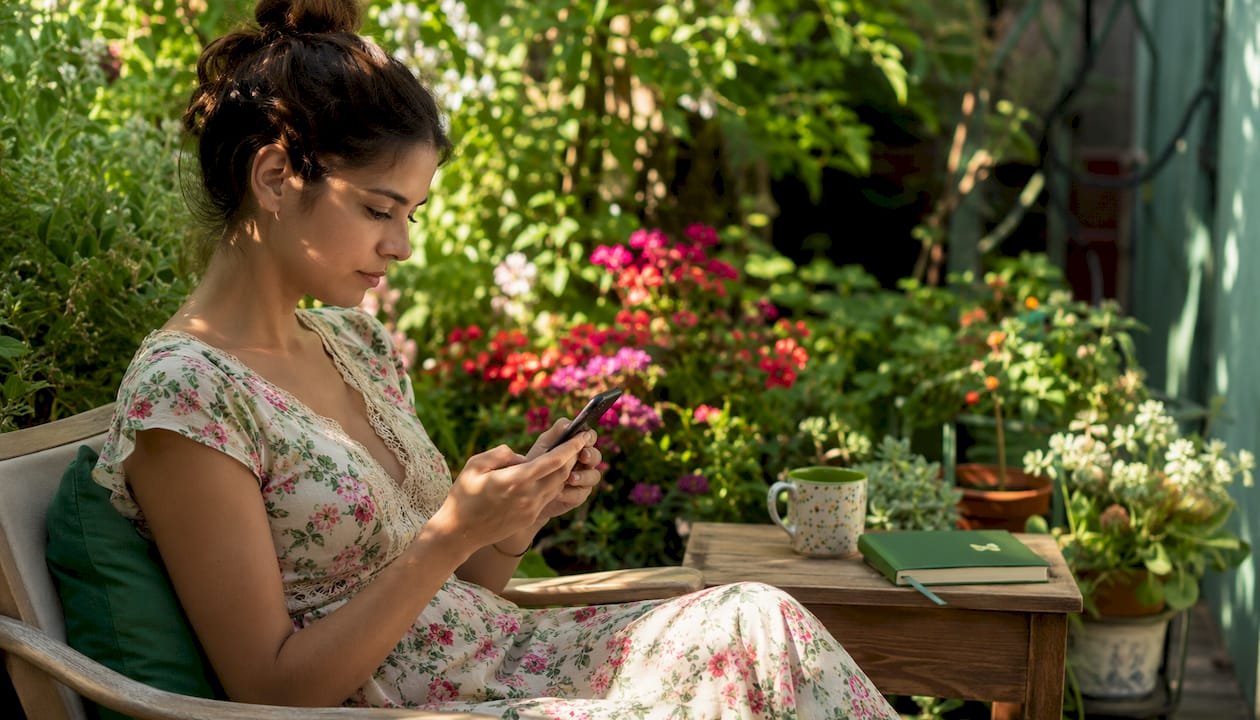 Creator reviewing Shoplinky alternatives on smartphone