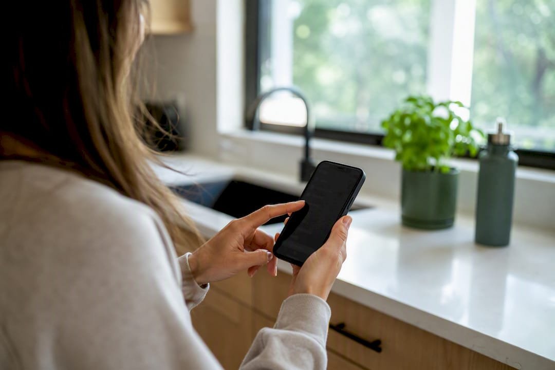 Hand adjusting smartphone payment settings