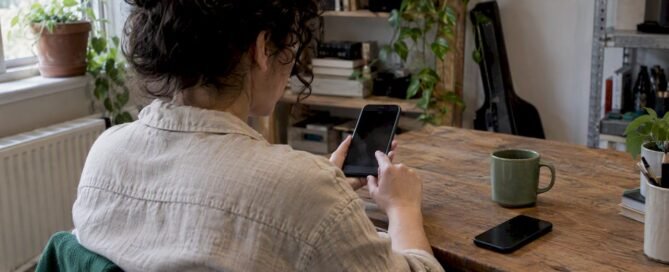 Creator comparing tipping and wishlist platforms