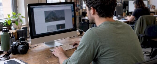 Creator adding a tip link to Wix site